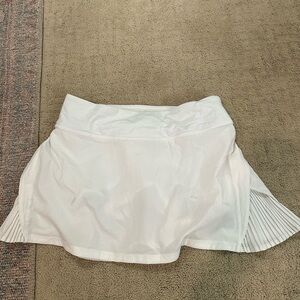 Lightly worn Lululemon white skirt!!!
